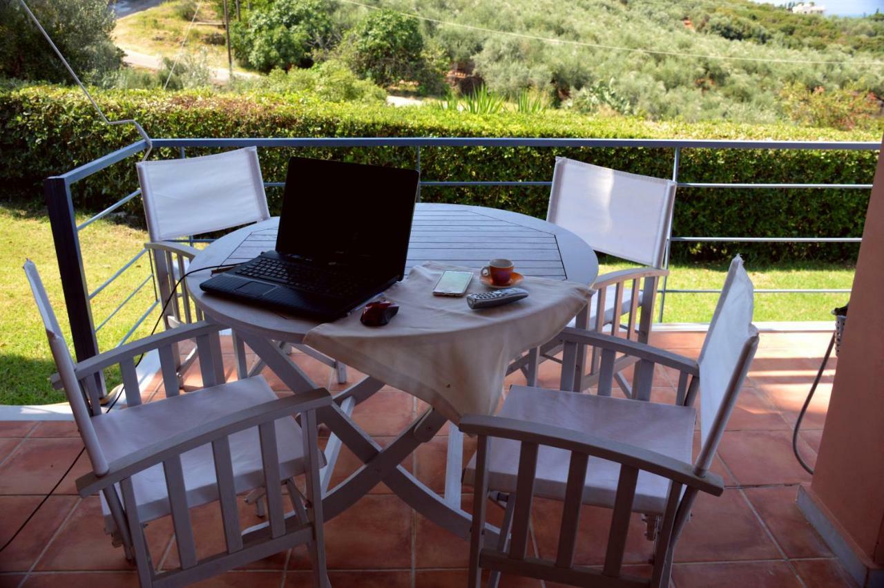 Cozy Small Smart Villa With Private Pool Mikri Mantineia Kalamata Extérieur photo